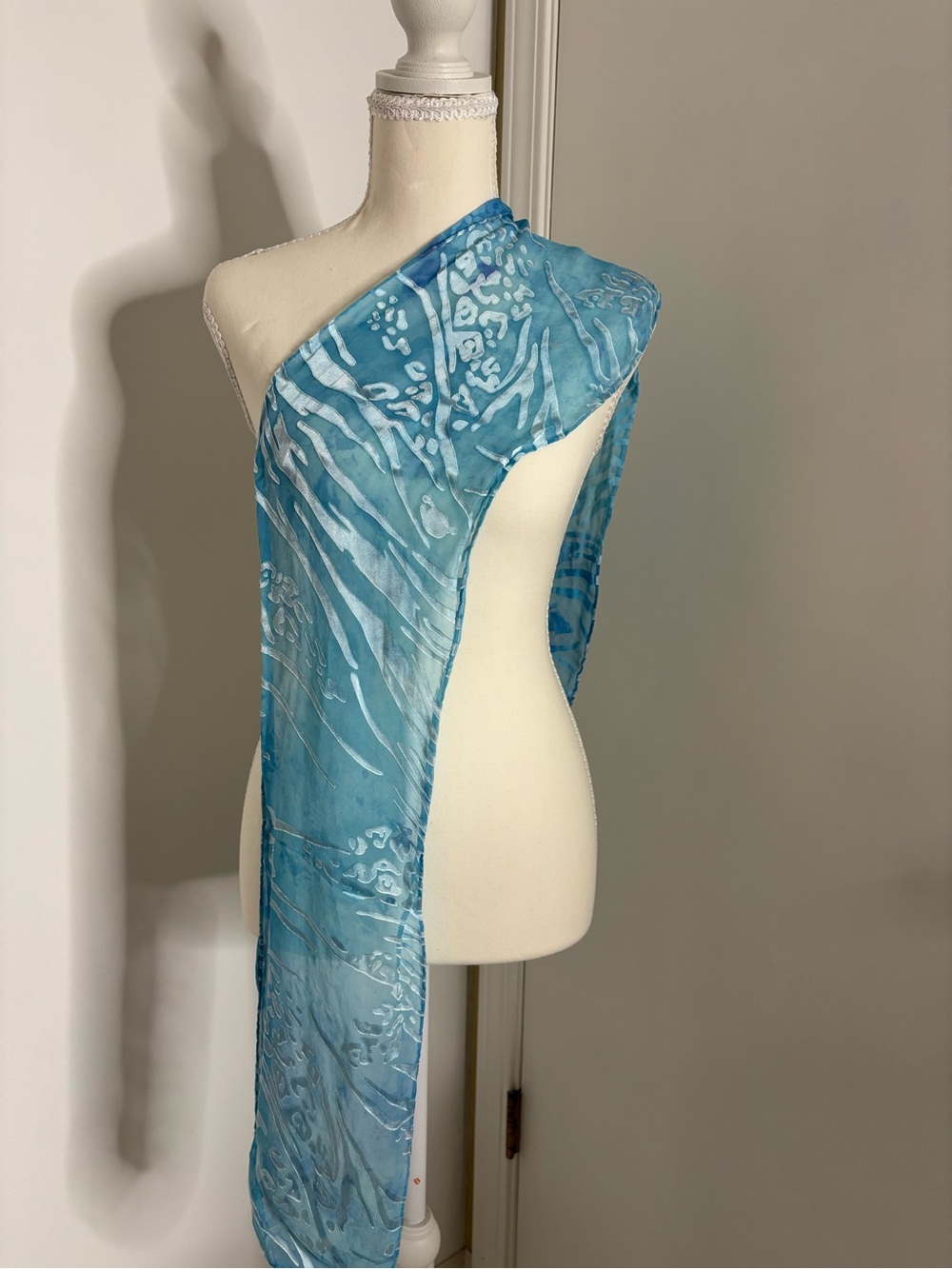 Source Unknown Blue Patterned Sheer Scarf Wrap